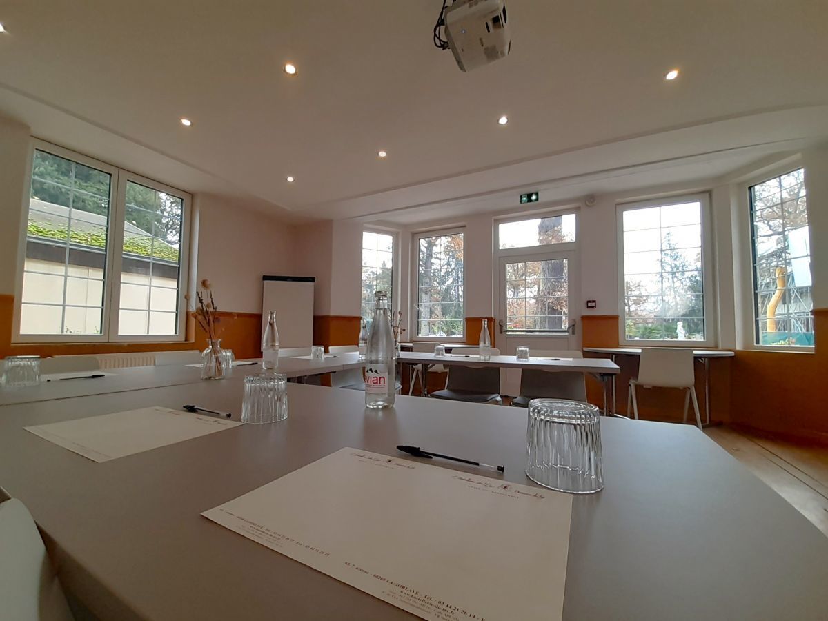 Hostellerie du Lys - h&ocirc;tel - restaurant - table - d&icirc;ner - repas - menu - entr&eacute;e - cocktail - bar - Lamorlaye - chantilly - paris - Senlis - a&eacute;roport Charles de gaulle - Gouvieux - Coye la for&ecirc;t - fourchette - gastronomique - v&eacute;g&eacute;tarien - d&eacute;licieuse - l&eacute;g&egrave;re - raffin&eacute;e - fran&ccedil;aise - cuisine - gastronomie fran&ccedil;aise - terrasse - chemin&eacute;e - design - d&eacute;co - bi&egrave;re - cave - vin - potager - petit-d&eacute;jeuner - viennoiseries - brunch - bucolique - campagne - calme - jardin