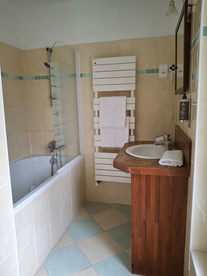 Hostellerie du Lys - h&ocirc;tel - restaurant - table - d&icirc;ner - repas - menu - entr&eacute;e - cocktail - bar - Lamorlaye - chantilly - paris - Senlis - a&eacute;roport Charles de gaulle - Gouvieux - Coye la for&ecirc;t - fourchette - gastronomique - v&eacute;g&eacute;tarien - d&eacute;licieuse - l&eacute;g&egrave;re - raffin&eacute;e - fran&ccedil;aise - cuisine - gastronomie fran&ccedil;aise - terrasse - chemin&eacute;e - design - d&eacute;co - bi&egrave;re - cave - vin - potager - petit-d&eacute;jeuner - viennoiseries - brunch - bucolique - campagne - calme - jardin